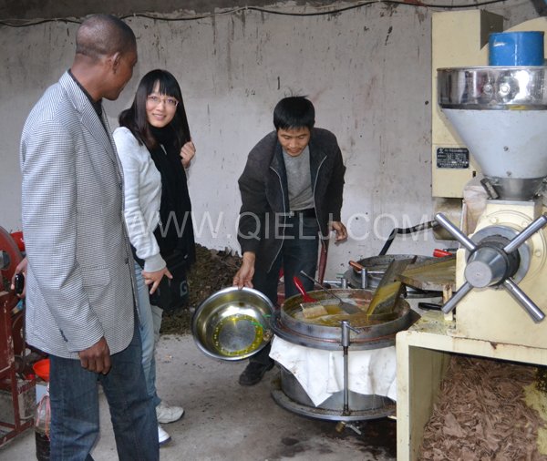 剛果考察團(tuán)代表Benoit一行來(lái)我廠(chǎng)參觀(guān)考察(圖3)