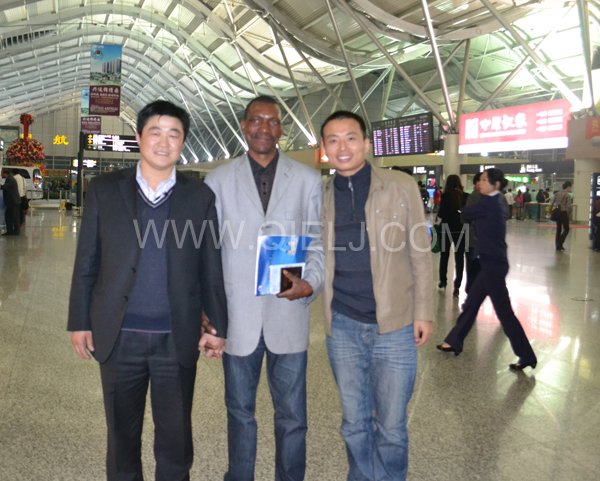 剛果考察團(tuán)代表Benoit一行來(lái)我廠(chǎng)參觀(guān)考察(圖6)