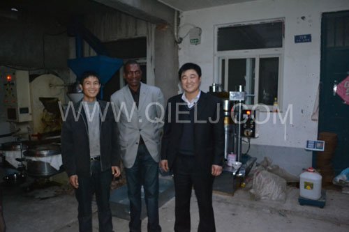 剛果考察團(tuán)代表Benoit一行來(lái)我廠(chǎng)參觀(guān)考察(圖5)