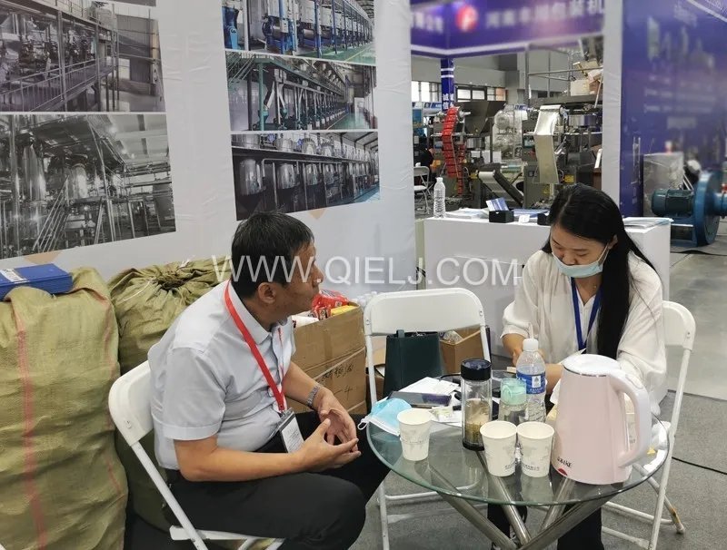 企鵝糧油機(jī)械榮獲第二十三屆中國(guó)農(nóng)加工投洽會(huì)“優(yōu)秀裝備展示獎(jiǎng)”(圖7)